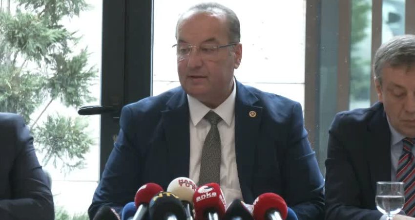 CHP’li Akay’dan, Sayan ailesi ve Finlandiya bağlantısına ilişkin fon iddiası: “Ön incelememizde şaibeli hareketler gördük” CHP Karabük Milletvekili Cevdet Akay, fon krizinin ardından istifa eden