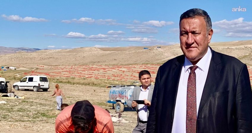 CHP’li Gürer: Çiftçi yıl boyunca çalışıyor, sonra ürününü sattığında maliyetini dahi karşılayacak bir fiyat bulamıyor CHP Niğde Milletvekili Ömer Fethi Gürer, tarım politikalarını eleştirerek, “Çiftçi
