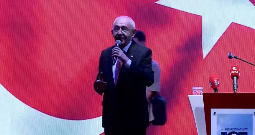CHP’nin 103’üncü kuruluş yıl dönümü… Kemal Kılıçdaroğlu: CHP’liler olarak ‘Herkesin başımızın üstünde yeri var’ diyoruz CHP Genel Başkanı Kemal Kılıçdaroğlu, partisinin 103’üncü kuruluş yıl dönümünde,