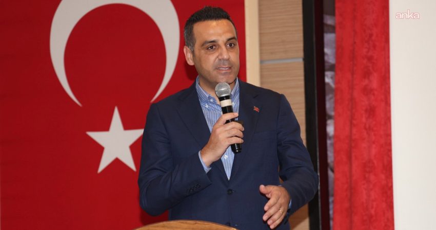 İzmir'in Çiğli ilçesinde, CHP'den istifa ederek AK Parti'ye geçen Belediye