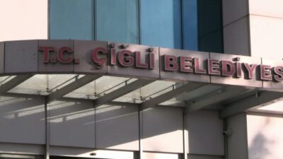 İzmir'in Çiğli ilçesinde, Belediye Başkanı Onur Emrah Yıldız'ın partisinden istifa