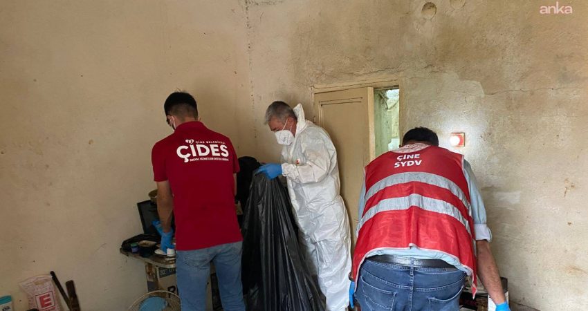 Çine Belediyesi, oğluyla birlikte zor koşullarda yaşayan vatandaşın evinde temizlik