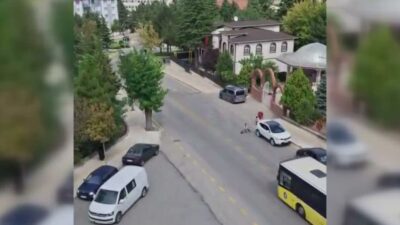 Çorum'da  cadde üzerinde seyreden belediye otobüsünün sürücüsü, okuldan çıkan