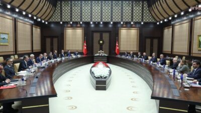 Cumhurbaşkanı Recep Tayyip Erdoğan başkanlığında ekonomi kurmayları ve ilgili kurumların