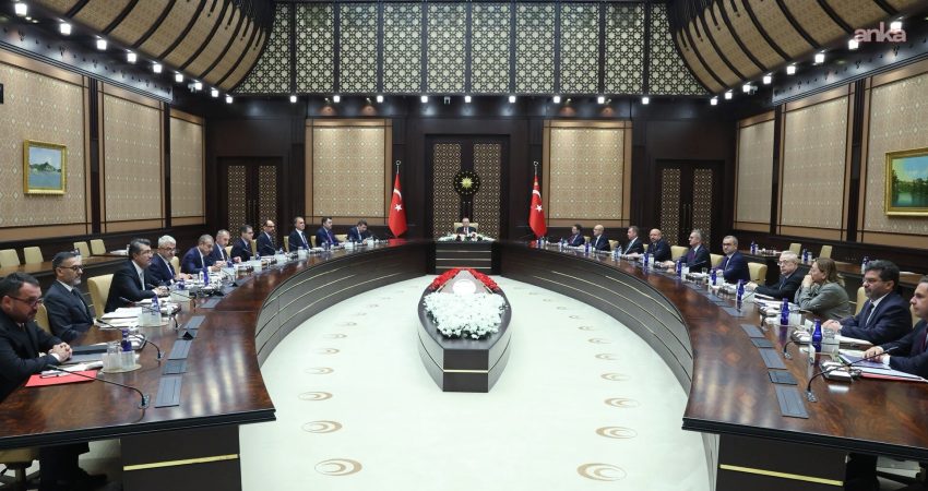 Cumhurbaşkanı Recep Tayyip Erdoğan başkanlığında ekonomi kurmayları ve ilgili kurumların