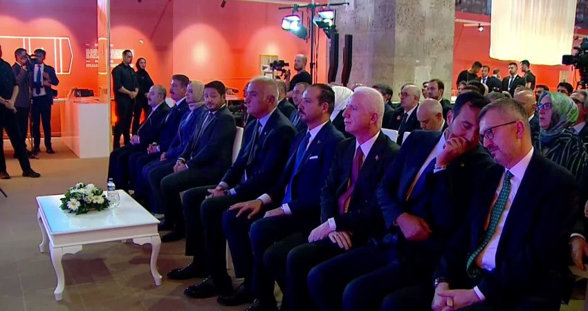 Cumhurbaşkanı Recep Tayyip Erdoğan, "Bir dönem milletimizin kökleriyle bağını kesmek