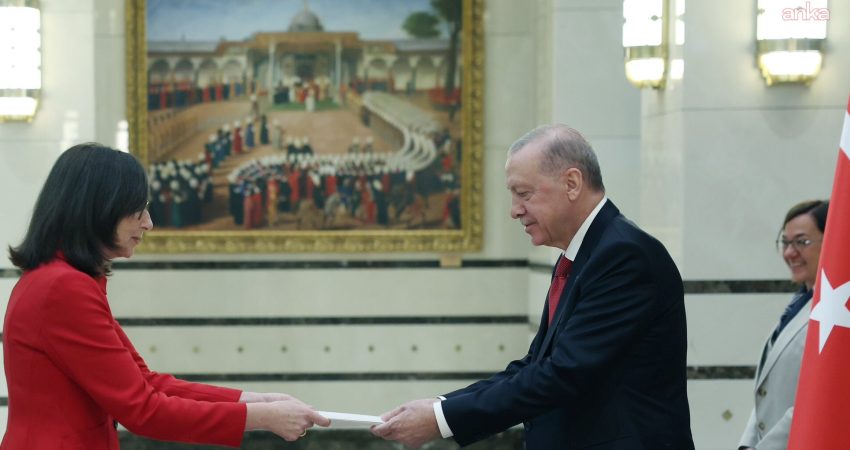 Cumhurbaşkanı Erdoğan güven mektuplarını sunan büyükelçileri kabul etti Tayland, İsveç, Azerbaycan, Birleşik Krallık ve Kanada'nın Ankara Büyükelçileri, Cumhurbaşkanı