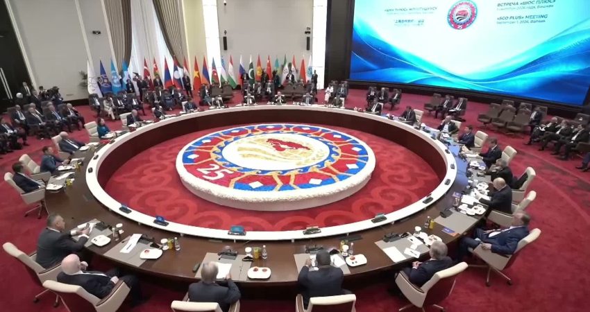 Cumhurbaşkanı Erdoğan: “Orta Koridor’un, Kuşak ve Yol girişimiyle uyumlu hale getirilmesini istiyor, ŞİO bünyesindeki iş birliğine büyük önem veriyoruz” Cumhurbaşkanı Recep Tayyip Erdoğan, Bişkek'te düzenlenen Şanghay İşbirliği Örgütü (ŞİO)