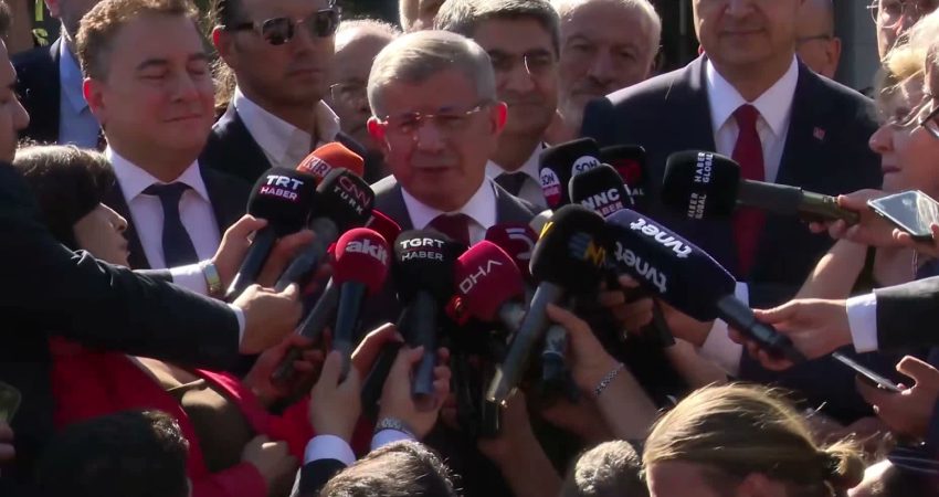 Eski Başbakan Ahmet Davutoğlu, “Cumhurbaşkanına hakaret” soruşturması kapsamında verdiği ifadenin