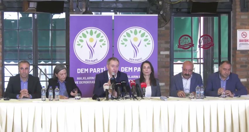 DEM Parti Eş Genel Başkanı Tuncer Bakırhan, Alevi kurumlarının temsilcileriyle