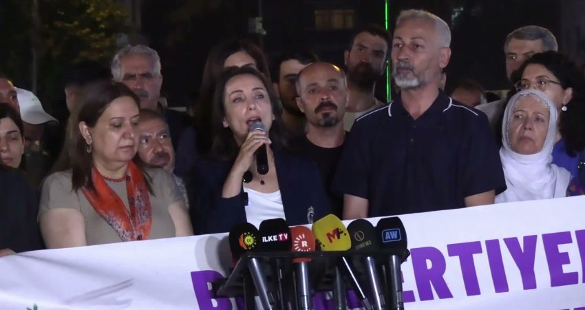 DEM Parti Eş Genel Başkanı Hatimoğulları: “Barış, bu coğrafyada demokrasiyi gerçek anlamda kurmak demektir” DEM Parti Eş Genel Başkanı Tülay Hatimoğulları, "Kalıcı barışın yolu