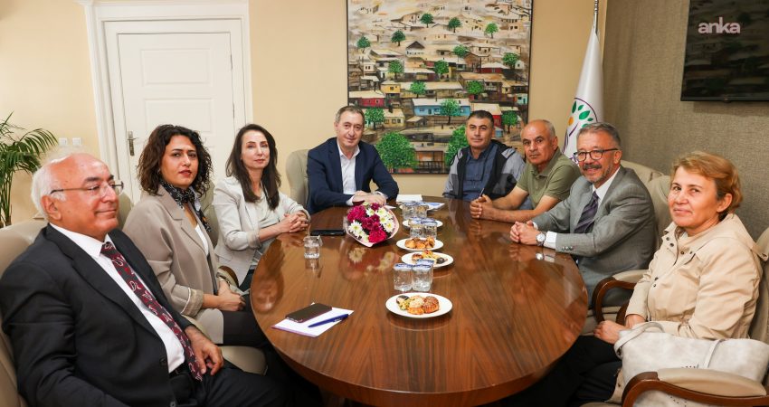 DEM Parti Eş Genel Başkanları, 10 Ekim Barış Derneği heyeti ile görüştü DEM Parti Eş Genel Başkanları Tülay Hatimoğulları ve Tuncer Bakırhan, 10
