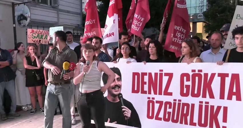 Tutuklu komedyen Deniz Göktaş’a destek amacıyla TİP'in çağrısıyla İstanbul Kadıköy’de