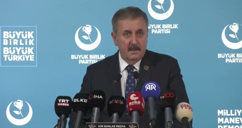 Destici’den Erdoğan’a seçim desteği: “2028’de Cumhur İttifakı’nın cumhurbaşkanı adayı olarak belirlenecek” BBP Genel Başkanı Mustafa Destici, Cumhurbaşkanı Recep Tayyip Erdoğan’ın yeniden