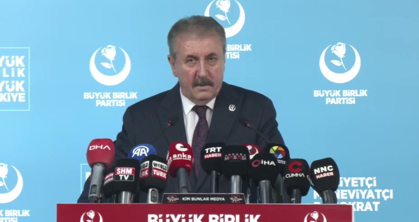 Destici’den “Fon krizi” açıklaması: “Bu zararlar mutlaka ama mutlaka vurgunculardan ve devleti soyanlardan karşılanmalı” BBP Genel Başkanı Mustafa Destici, yaşanan fon krizine devlet aklıyla