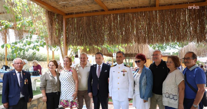Didim'de, 19 Eylül Gaziler Günü dolayısıyla Cumhuriyet Kent Meydanı’nda çelenk
