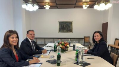 Dışişleri Bakan Yardımcısı Bozay, Slovenya Dış ve Avrupa İşleri Bakanlığı’nda Devlet Sekreteri Pozar ile görüştü Dışişleri Bakan Yardımcısı Büyükelçi Mehmet Kemal Bozay, Slovenya'nın Bled kentinde