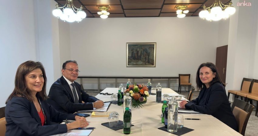 Dışişleri Bakan Yardımcısı Bozay, Slovenya Dış ve Avrupa İşleri Bakanlığı’nda Devlet Sekreteri Pozar ile görüştü Dışişleri Bakan Yardımcısı Büyükelçi Mehmet Kemal Bozay, Slovenya'nın Bled kentinde