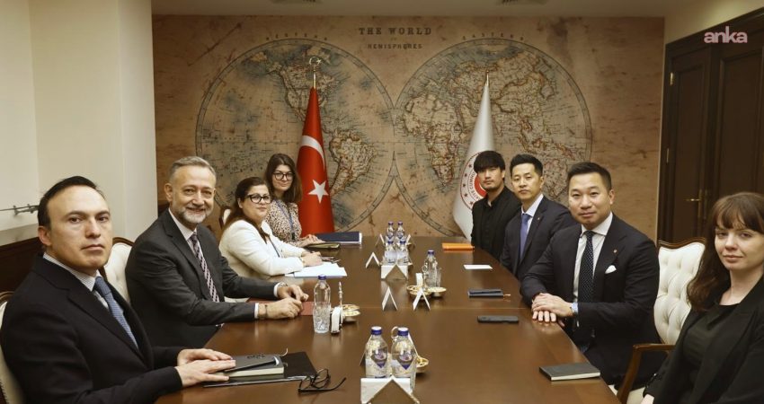 Dışişleri Bakan Yardımcısı Gümrükçü, Hanwha Grup şirketinin Küresel Stratejiden Sorumlu Yöneticisi Wong ile görüştü Dışişleri Bakan Yardımcısı Büyükelçi Levent Gümrükçü, Kore Cumhuriyeti merkezli Hanwha