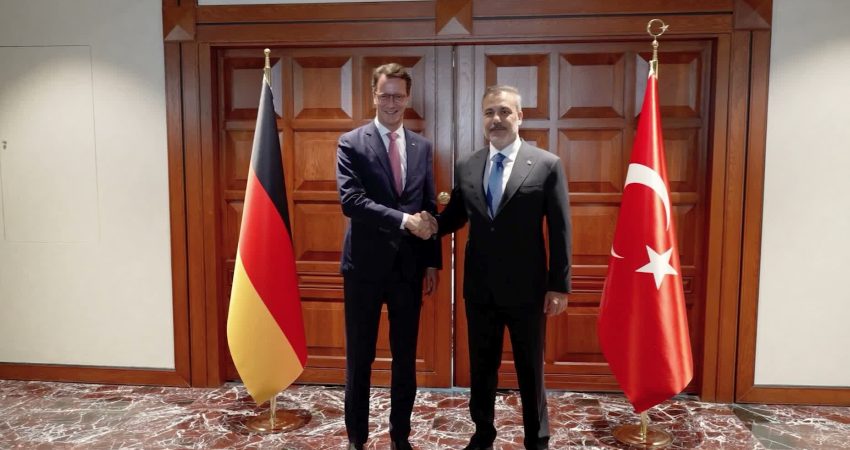 Dışişleri Bakanı Fidan, Kuzey Ren-Vestfalya Başbakanı Wüst ile görüştü Dışişleri Bakanı Hakan Fidan, Ankara'da Kuzey Ren-Vestfalya Eyaleti Başbakanı Hendrik