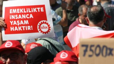 DİSK, Anayasa Mahkemesi önünde emeklilerin seyyanen zam talebiyle düzenlediği eylem