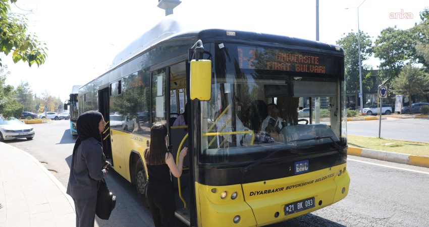Diyarbakır’da toplu ulaşım hatlarına yeni düzenleme: 9 hatta değişiklik yapıldı, 2 hat hizmetten çekildi Diyarbakır Büyükşehir Belediyesi, kent merkezindeki toplu taşıma ağına yönelik yeni