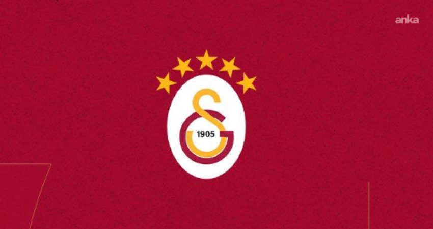 Galatasaray Başkanı Dursun Özbek, Teknik Direktör Okan Buruk ve takıma