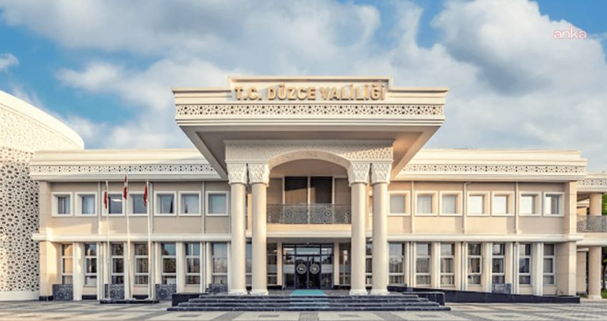 Düzce'nin Akçakoca ilçesinde bir tırın, "patpat" olarak tabir edilen tarım