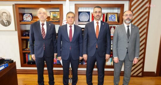 Türk Eczacıları Birliği (TEB) Merkez Heyeti Başkanı Mehmet İrfan Demirci,