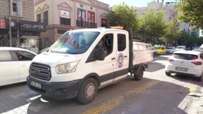 Edremit Belediyesi Zabıta Müdürlüğü, kent genelinde gerçekleştirdiği denetimlerde kaldırım ve ortak