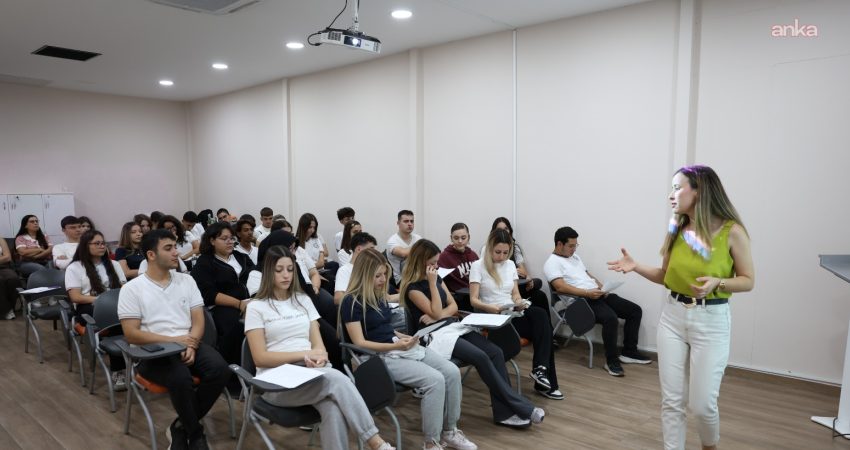 Efeler Belediyesi’nden öğrencilere sınav hazırlığı desteği Efeler Belediyesi, 12. sınıf öğrencileri ve mezunlara yönelik “Verimli Ders