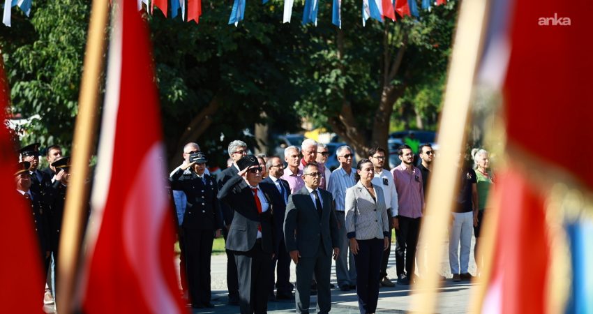 Gazi Mustafa Kemal Atatürk’e Sakarya Meydan Muharebesi’nin ardından gazilik unvanı