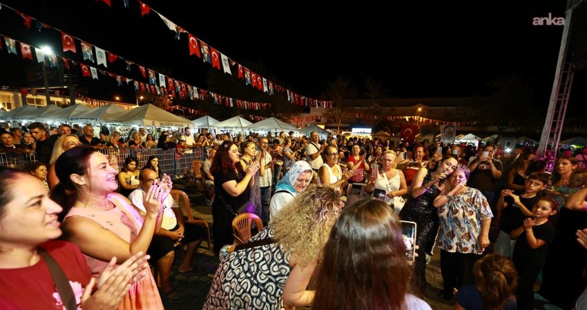 EFEST 2026’da geçmişten geleceğe uzanan iki anlamlı açılış: Dostluk Saati ve Kurtuluş Kafe Selçuk’un kurtuluşunun 104. yılı kapsamında düzenlenen EFEST 2026, geçmişten geleceğe