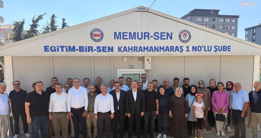 Eğitim-Bir-Sen Genel Başkanı Ali Yalçın, Kahramanmaraş’ta soruşturma geçiren öğretmenlerle buluştu Eğitim-Bir-Sen Genel Başkanı Ali Yalçın, Kahramanmaraş Ayser Çalık Ortaokulu’nda bir