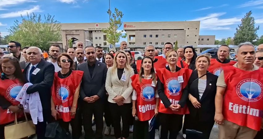 Eğitim İş üyeleri Osmaniye’deki öğretmen cinayetini protesto etti Eğitim-İş Osmaniye Şubesi üyeleri, Osmaniye Farabi Anadolu Lisesi’nde öğretmen Mehmet