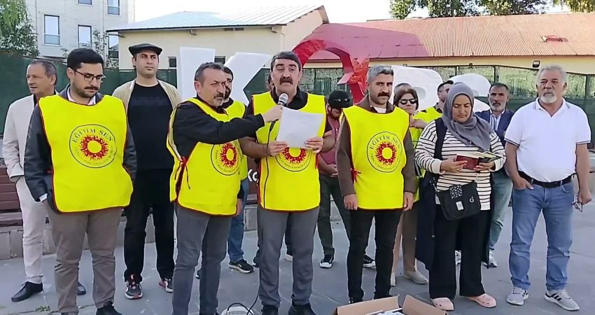 Eğitim Sen Kars Şubesi üyeleri, Manisa’nın Turgutlu ilçesinde bir okulun
