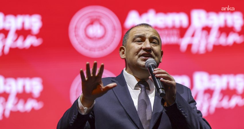 Elmadağ Belediye Başkanı Adem Barış Aşkın, CHP'den istifa ettiğini duyurarak,