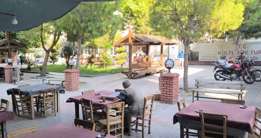 Osmaniye’nin Kadirli ilçesinde vatandaşlar, gelirlerinin temel ihtiyaçlarını karşılamaya dahi yetmediğini