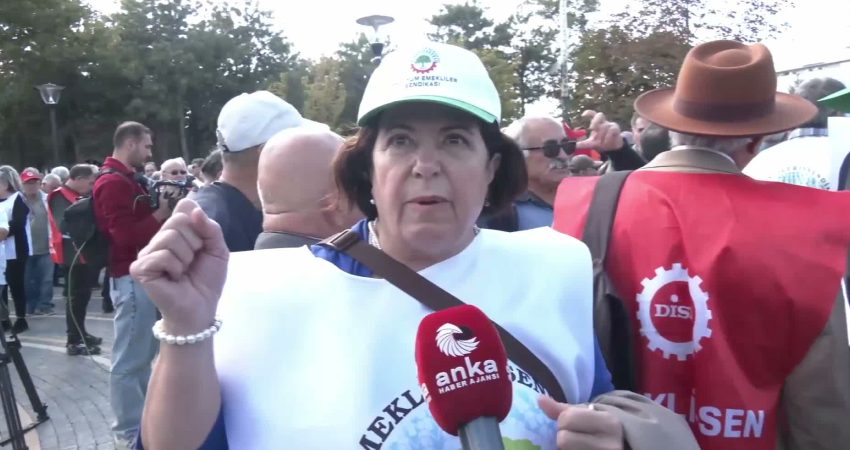 Emekli polis, seyyanen zam talebi için yapılan eylem öncesi intihar girişiminde bulundu Emekli derneklerinin emekli memurların seyyanen zam talebiyle Anayasa Mahkemesi karşısındaki