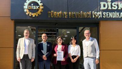 Emeklilikte Adalet Derneği Yönetim Kurulu üyeleri, DİSK’i ziyaret etti. Ziyarette,