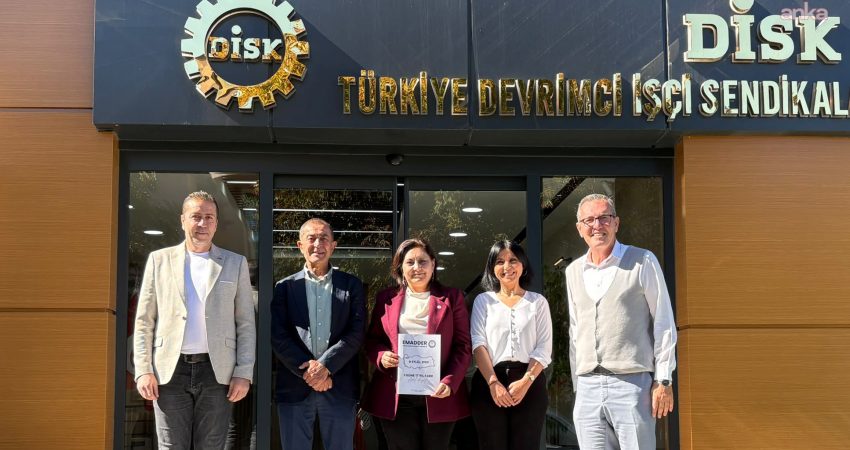 Emeklilikte Adalet Derneği’nden DİSK’e ziyaret Emeklilikte Adalet Derneği Yönetim Kurulu üyeleri, DİSK’i ziyaret etti. Ziyarette,