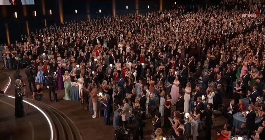 Televizyon dünyasının en prestijli ödüllerinden Emmy’de bu yıl gecenin yıldızı,