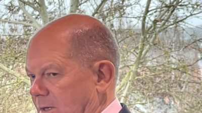 Eski Almanya Başbabakanı Olaf Scholz, artan savaş ve krizlere rağmen