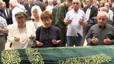 Eski İzmir Büyükşehir Belediye Başkanı Burhan Özfatura, Balçova Niyazi Uğur