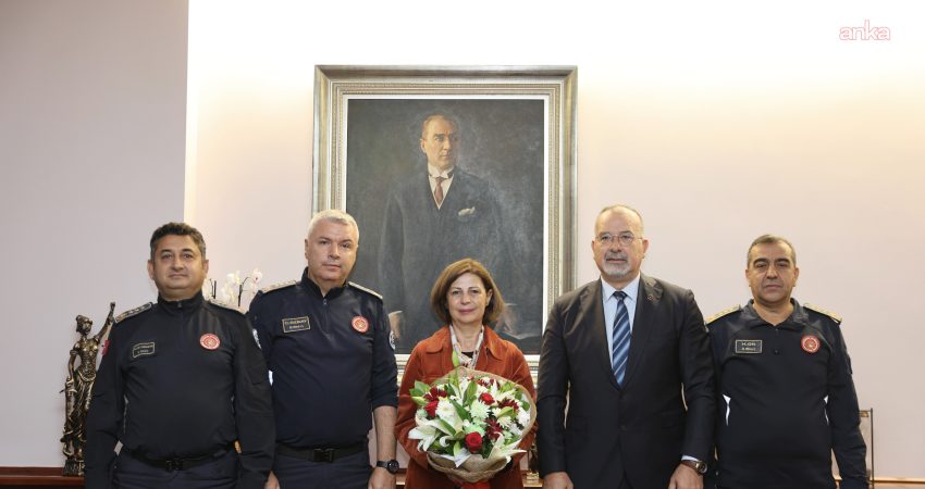 Eskişehir Büyükşehir Belediye Başkanı Ayşe Ünlüce, itfaiye teşkilatını makamında ağırladı.