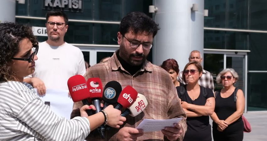 Melahat Ünügür Ortaokulu önünde kayıt paralarını protesto eden Türkiye Halk