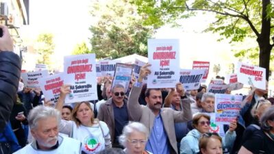Ankara'da Anayasa Mahkemesi (AYM) önünde emekli derneklerinin seyyanen zam talebiyle