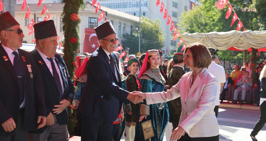 Eskişehir’in düşman işgalinden kurtuluşunun 104'üncü yılı, Valilik Meydanı’nda düzenlenen törenle