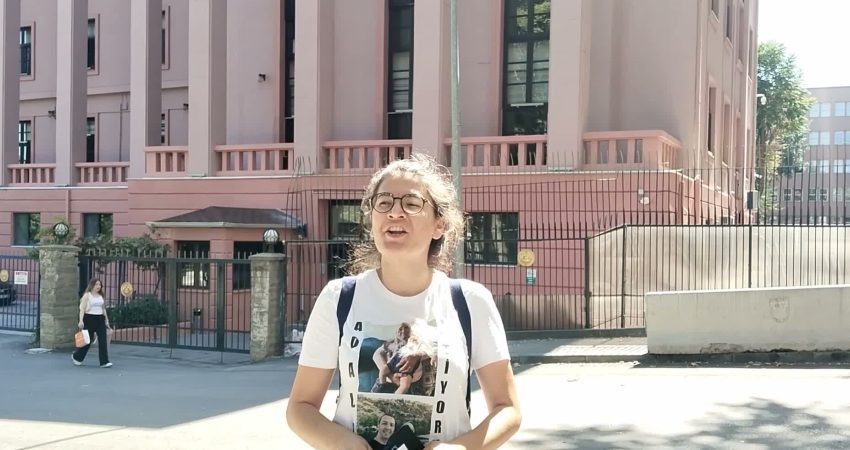 Ezgi Apartmanı kararına Adalet Bakanlığı önünde tepki devam ediyor Adalet Peşinde Aileleri Platformu Sözcüsü Döne Kaya, Ezgi Apartmanı davasında