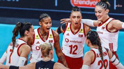A Milli Kadın Voleybol Takımı, Avrupa Şampiyonası finalinde İtalya’yı nefes